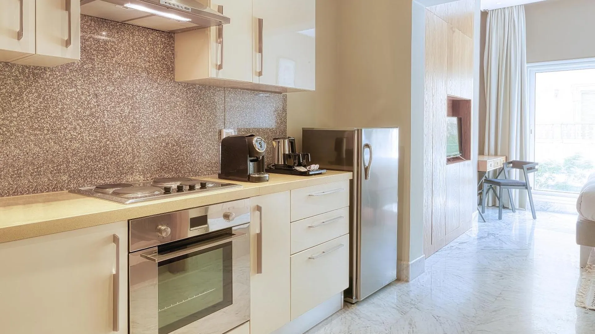 *****  Adam Hotel Suites チュニス チュニジア