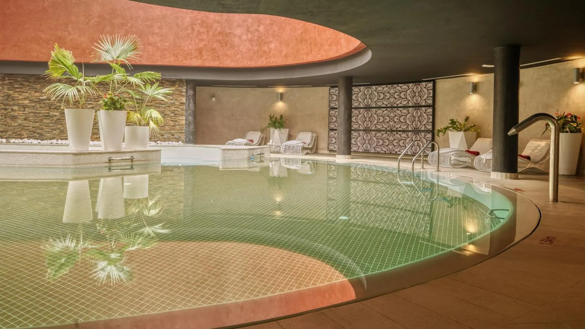 Adam Hotel Suites チュニス 5*,